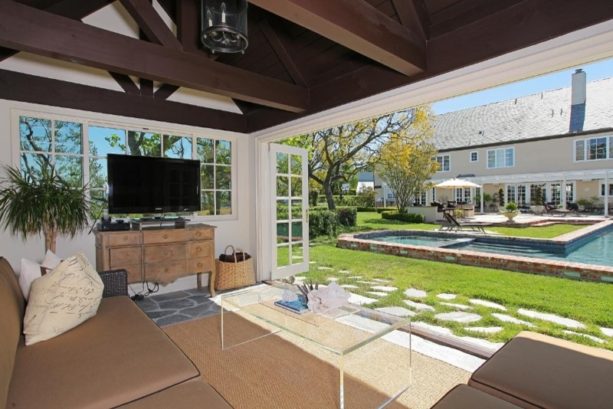 the TV is perfectly shaded even if placed in front of the window in this traditional sunroom