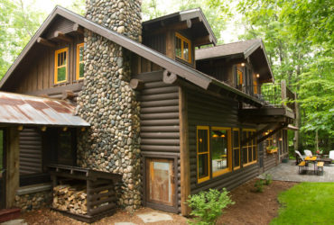 combination of solid stain color of siding and semi transparent log cabin exterior paint