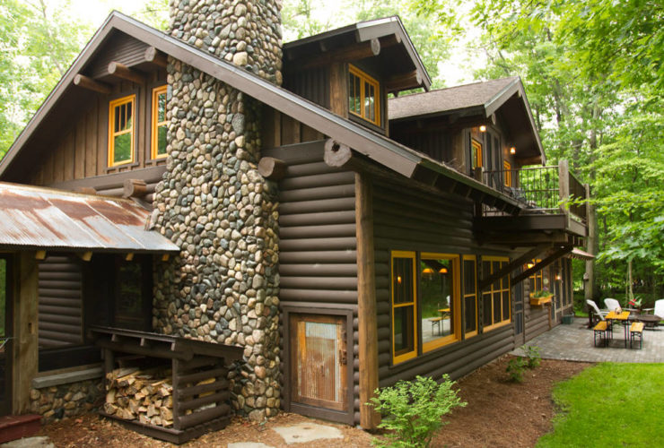combination of solid stain color of siding and semi transparent log cabin exterior paint