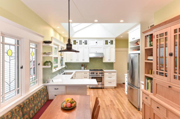 craftsman u-shaped kitchen with a white peninsula