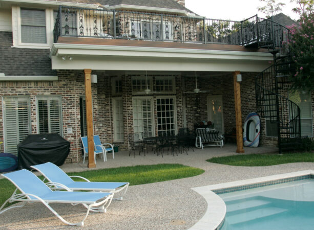 patio extension connect the covered porch to the poolside