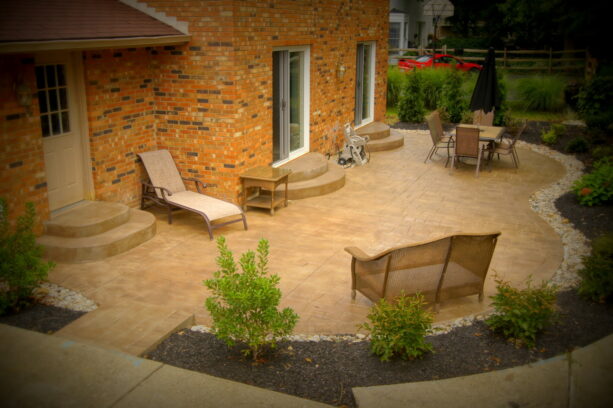 half circular steps to connect the doors to the lower patio